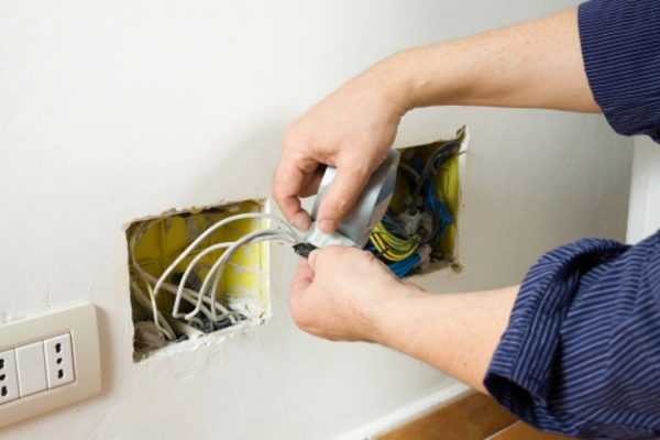How to Install an Electrical Outlet Indianapolis IN